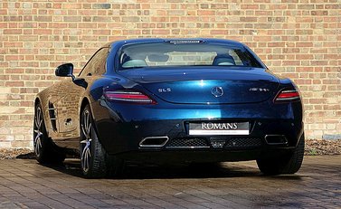 Mercedes-Benz SLS AMG 8