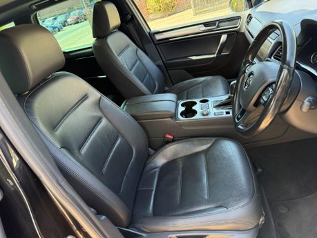 Volkswagen Touareg 3.0 TDI V6 BlueMotion Tech R-Line SUV 5dr Diesel Tiptronic 4WD Euro 6 (s/s) 25