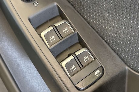 Audi A4 2.0 TFSI S line Estate 5dr Petrol S Tronic quattro Euro 5 (s/s) (211 ps) 41