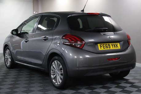 Peugeot 208 PURETECH S/S SIGNATURE 10