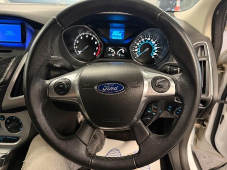 Ford Focus 1.0T EcoBoost Zetec Euro 5 (s/s) 5dr 32
