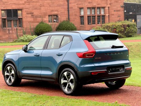 Volvo XC40 B4 PLUS 2