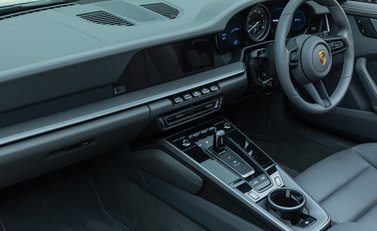 Porsche 911 Targa 4 (992) 21