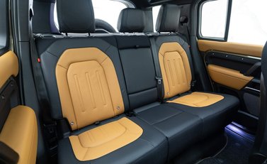 Land Rover Defender X 9
