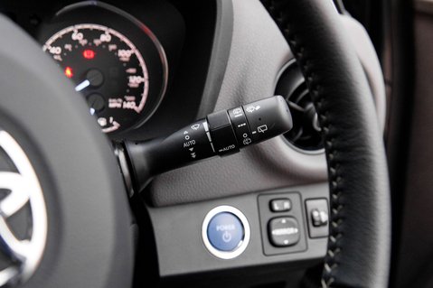 Toyota Yaris VVT-I ICON 18