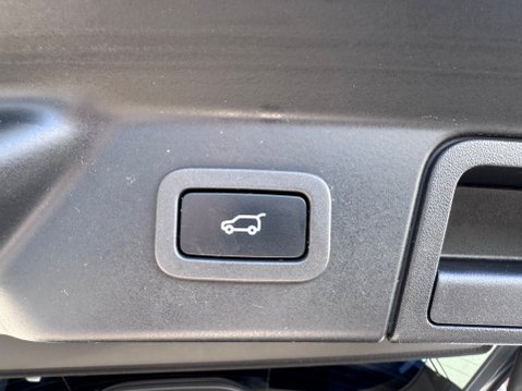 Land Rover Range Rover Velar R-DYNAMIC S 10