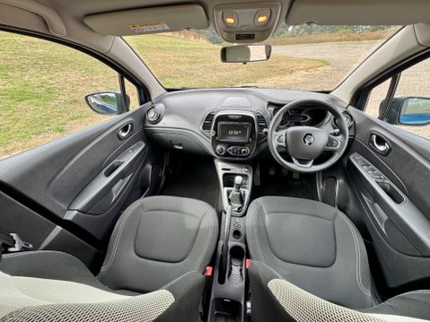 Renault Captur ICONIC TCE 17