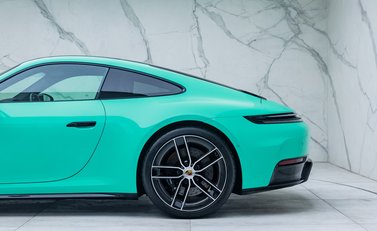 Porsche 911 Carrera GTS (992.2) 32