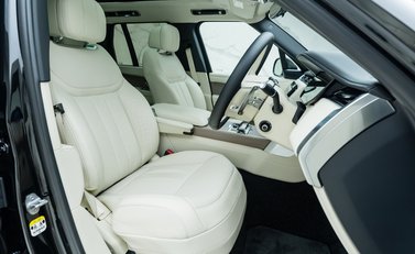 Land Rover Range Rover P510e First Edition 11