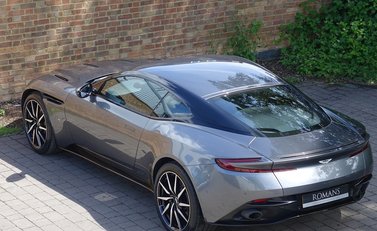 Aston Martin DB11 7