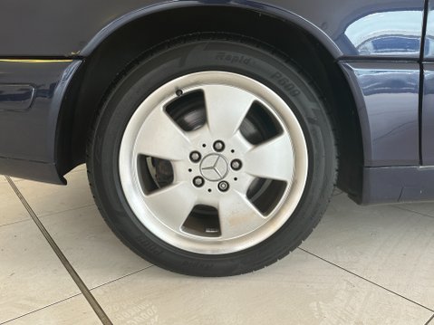 Mercedes-Benz SL Series SL320 22