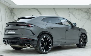 Lamborghini Urus 3