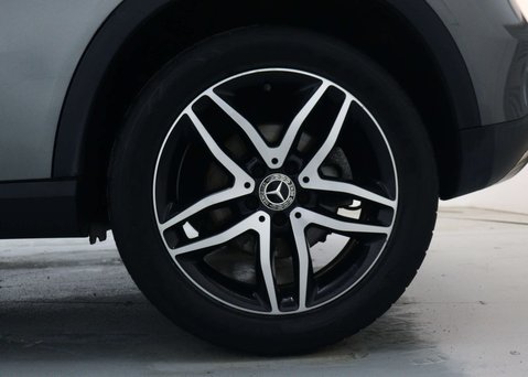 Mercedes-Benz GLA 1.6 GLA180 Urban Edition SUV 5dr Petrol 7G-DCT Euro 6 (s/s) (122 ps) 17