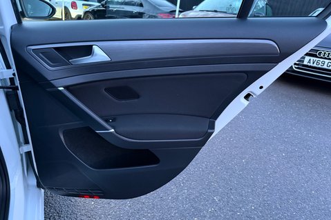 Volkswagen e-Golf E-GOLF - 12 MONTHS MOT -APPLE CAR PLAY  30