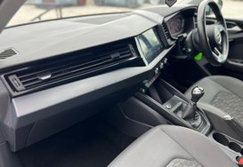 Audi A1 SPORTBACK 1.0 TFSI TECHNIK 32