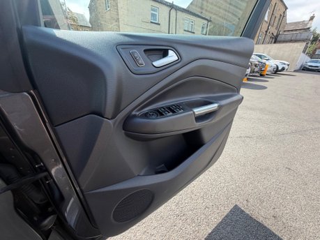 Ford Kuga TITANIUM 16