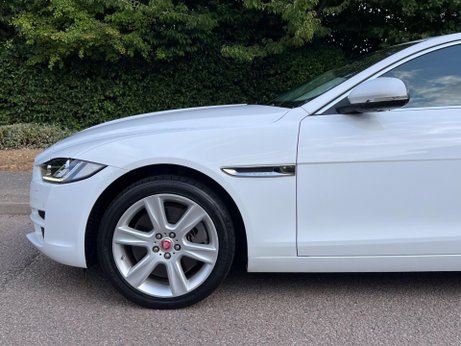 Jaguar XE 2.0i Portfolio Auto AWD Euro 6 (s/s) 4dr 6