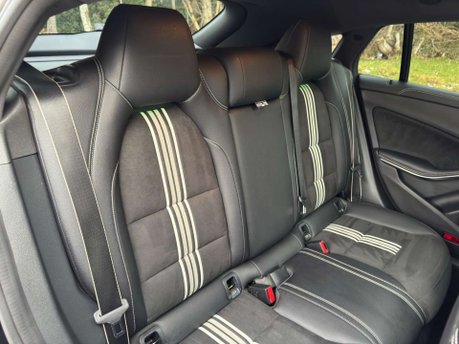 Mercedes-Benz CLA Class 2.1 CLA 220 WhiteArt D Auto 5dr 33