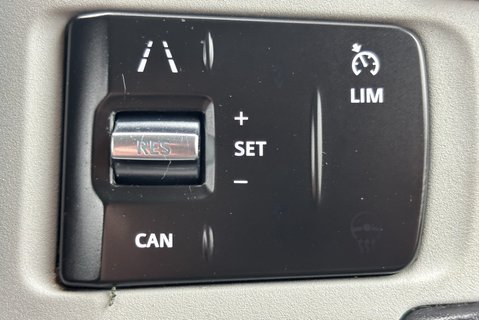 Land Rover Defender 110 D250 Hard Top SE MHEV - Deployable Towbar 35