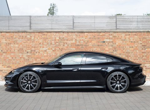 Porsche Taycan Turbo 2
