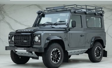 Land Rover Defender 90 Adventure 1