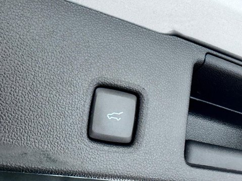 Ford Kuga 2.5 Duratec 14.4kWh ST-Line X Edition CVT Euro 6 (s/s) 5dr 42