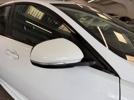Jaguar XF 2.2d R-Sport Auto Euro 5 (s/s) 4dr 31