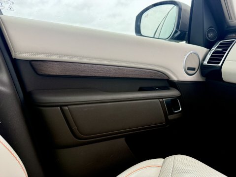 Land Rover Discovery TD6 HSE 23