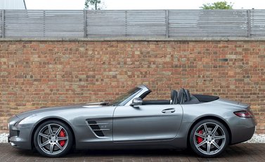 Mercedes-Benz SLS AMG Roadster 2