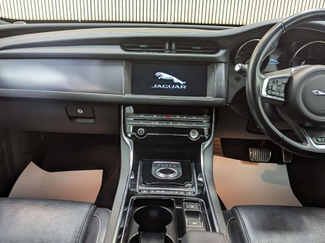 Jaguar XF 2.0 XF R-Sport D AWD Auto 4WD 5dr 2
