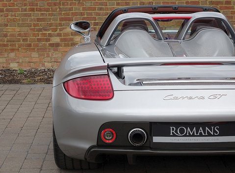 Porsche Carrera GT 18