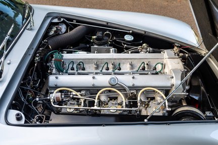 Aston Martin DB6 4.2 Vantage 31