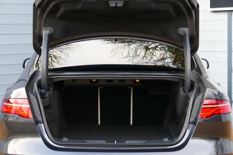 Jaguar XE 2.0 XE R-Dynamic SE D MHEV Auto 4dr 18