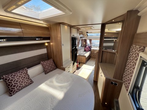 Swift Elegance 645 25