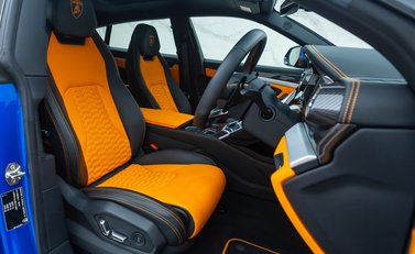 Lamborghini Urus 14