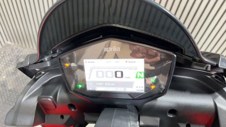 Aprilia Tuono 660 2021 ONLY 11K STUNNING BIKE NEW TYRES MID WEIGHT NAKED 38