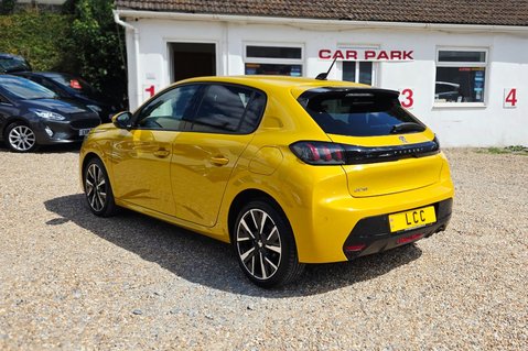 Peugeot 208 1.2 PURETECH ALLURE S/S STUNNING CAR! LOW INSURANCE!MAIN DEALER HISTORY 2