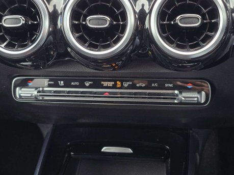 Mercedes-Benz GLB 1.3 GLB200 AMG Line SUV 5dr Petrol 7G-DCT Euro 6 (s/s) (163 ps) 59