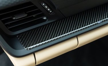 Porsche 911 GT3 TOURING (992) 26