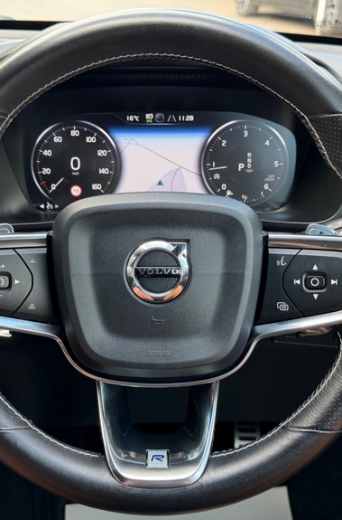 Volvo XC40 D4 R-DESIGN PRO AWD - TWO OWNERS -FULL SERVICE HISTORY -CAMERA -MEMORY SEAT 