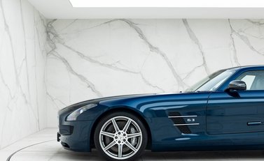 Mercedes-Benz SLS AMG 23