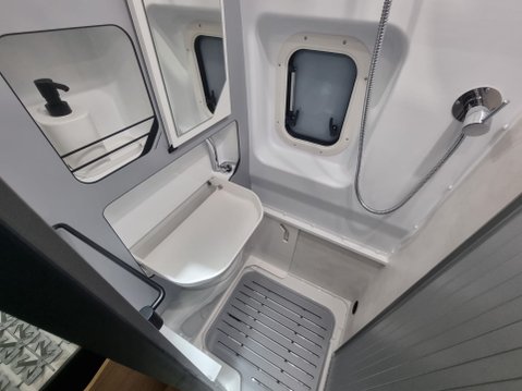 Pilote V633M Evidence 2026 MODEL SHOW VAN 5