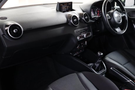 Audi A1 TFSI SPORT 33