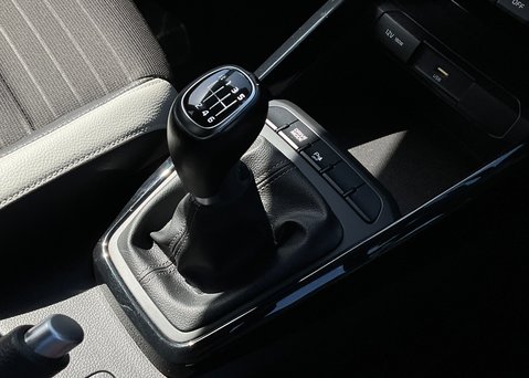 Kia Stonic 1.0 T-GDi Connect 48v 18