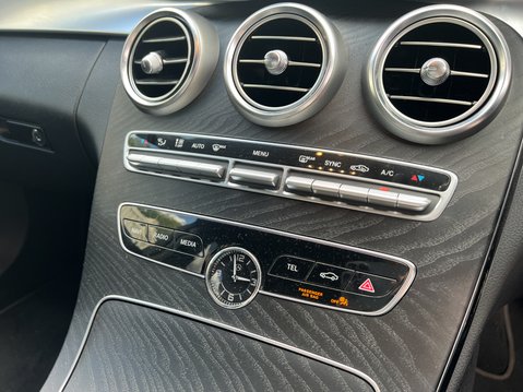 Mercedes-Benz C Class 2.0 C300d AMG Line (Premium) Saloon 4dr Diesel G-Tronic+ Euro 6 (s/s) (245 29