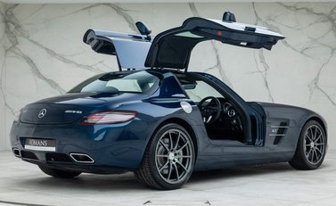 Mercedes-Benz SLS AMG 10