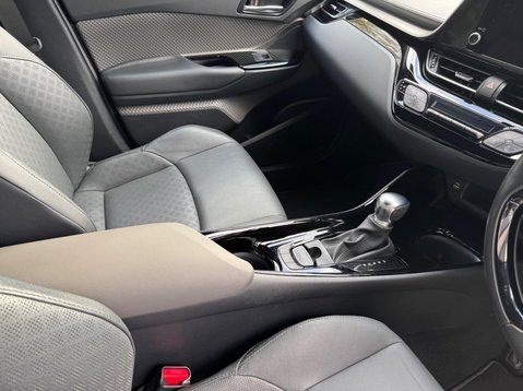 Toyota C-HR EXCEL 25