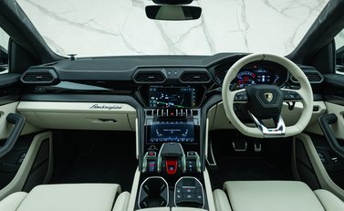 Lamborghini Urus S 21