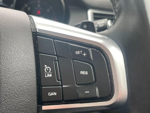 Land Rover Discovery Sport 2.0 TD4 SE Tech Auto 4WD Euro 6 (s/s) 5dr 33