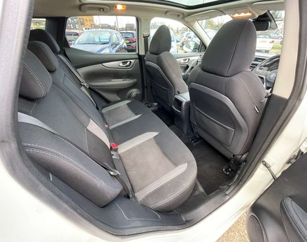 Nissan Qashqai 1.3 Qashqai N-Connecta DiG-T 5dr 61